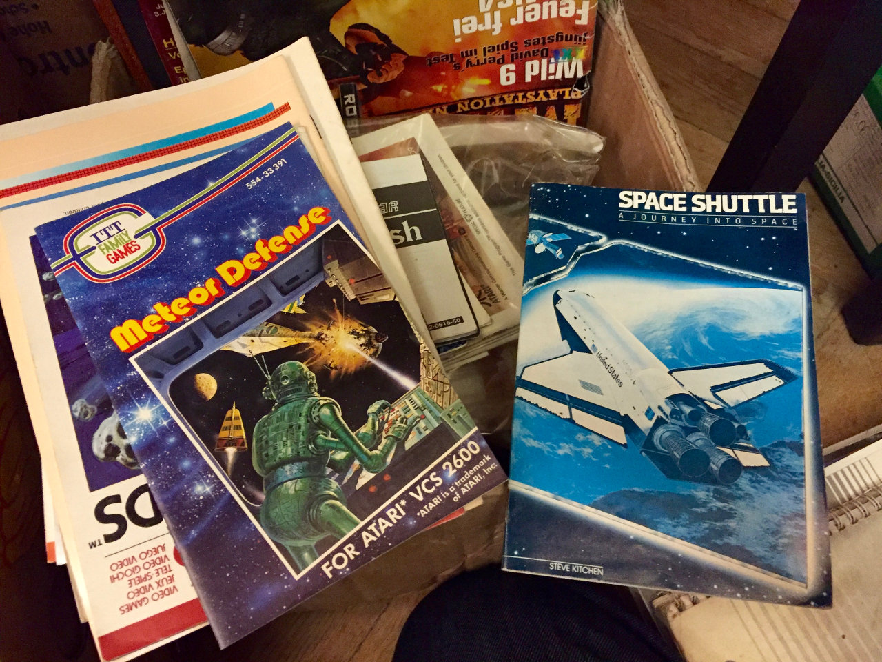 Anleitungen zu ITT-Games und dem legendären Space Shuttle von Steve Kitchen. (Bild: André Eymann)