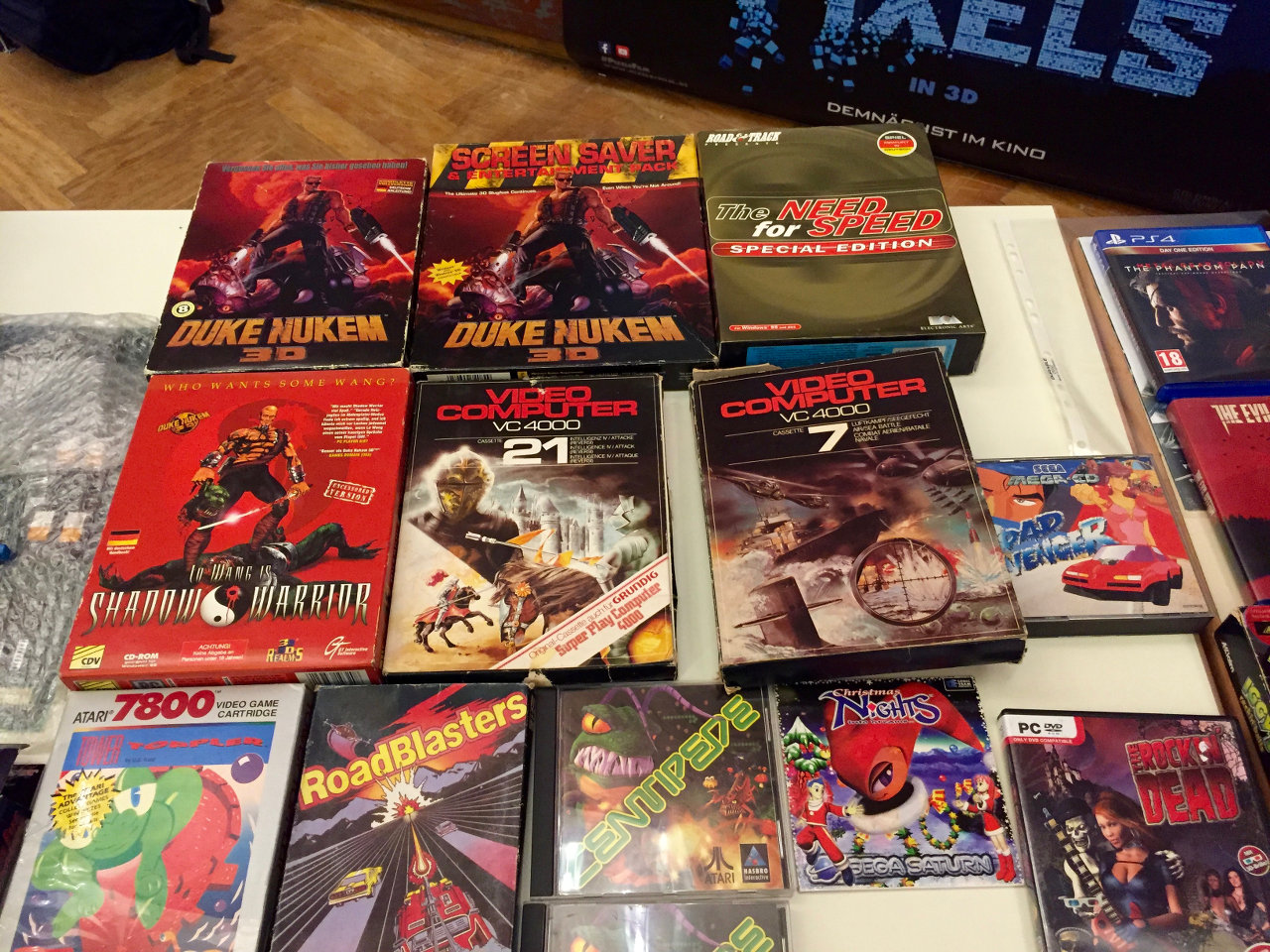 Eine irre Mischung: Duke Nukem 3D (PC), VC4000 und Atari 7800 Spiele. (Bild: André Eymann)