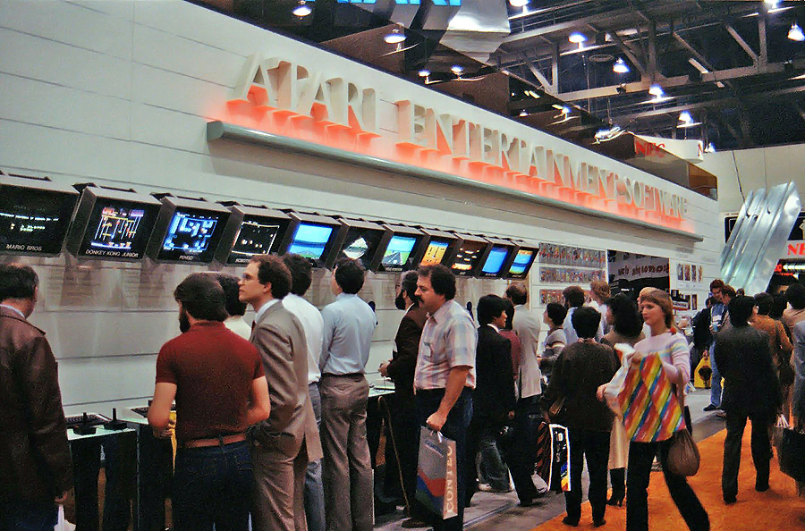 Ein Atari-Stand auf der CES in Las Vegas im Januar 1984. (Bild: thedoteaters.com)