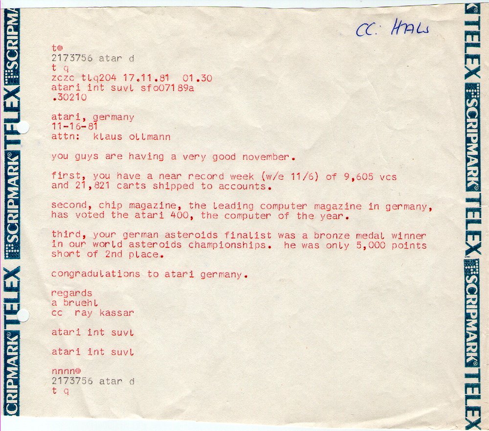 Ein Telex von Anton Bruehl an Klaus Ollmann vom 16. November 1981 bezüglich der Erfolge von Atari Deutschland. Ray Kassar wurde direkt von Anton Bruehl mit angeschrieben. (Bild: Klaus Ollmann)