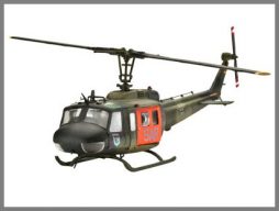 Der Original-Bausatz eines BELL UH-1D SAR war die Vorlage für den Hubschrauber in Zaga. (Bild: Revell)