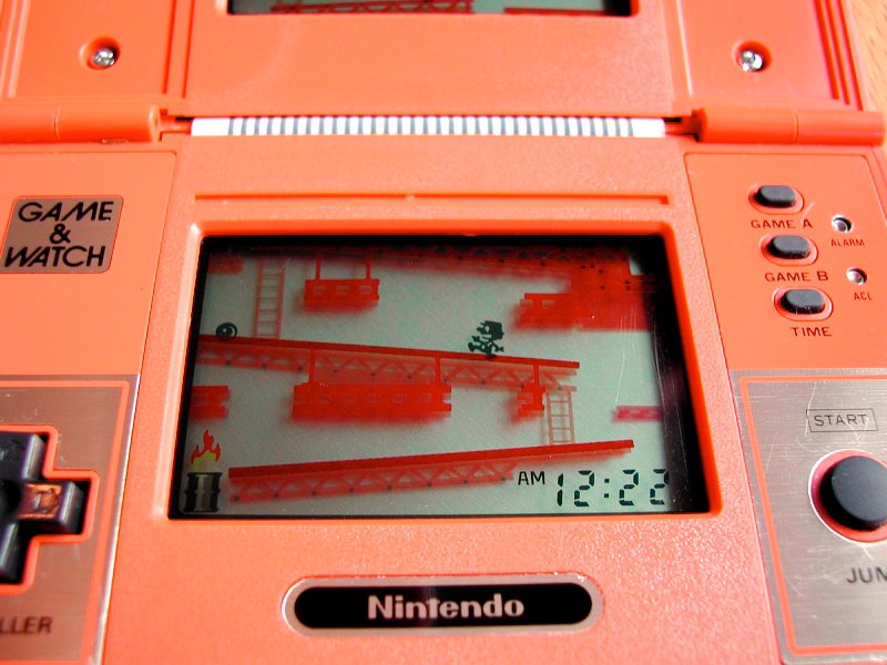 Jedes Game & Watch-Spiel enthält eine Digitaluhr mit Alarmfunktion. (Bild: André Eymann)