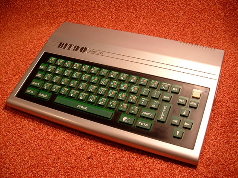 Der zur ColecoVision 100% kompatible Bit-90 Computer von der Bit Corporation aus Hongkong wurde auch offiziell in Deutschland beworben. (Bild: www.homecon.net)
