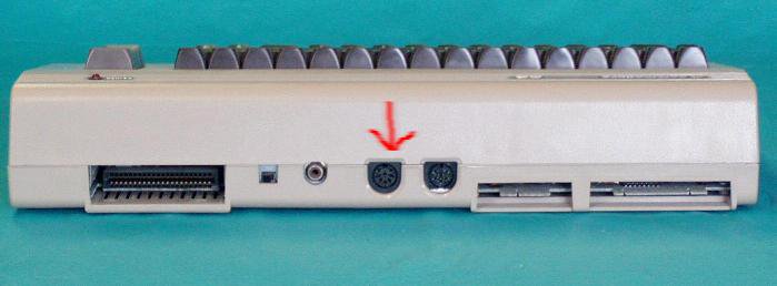 Auf der Rückseite des Commodore 64 konnte ein Video/Audio-Kabel angeschlossen werden. (Bild: Toddy S)