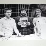 Dieses Foto wurde anlässlich des Besuchs von Heinrich Lenhardt und Boris Schneider bei Klaus Möller in der Computer Corner aufgenommen. (Bild: ZDF)