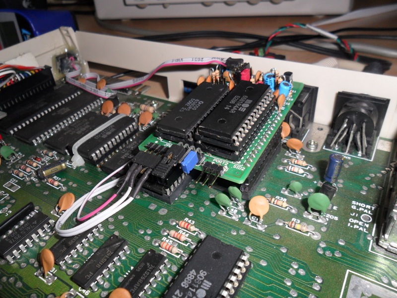 Unter der Haube: Blick auf eine 6581 CPU, die auch als Soundchip SID für Commodore Heimcomputer Karriere machte. (Bild: Thomas Daden, http://www.thomas-daden.de)