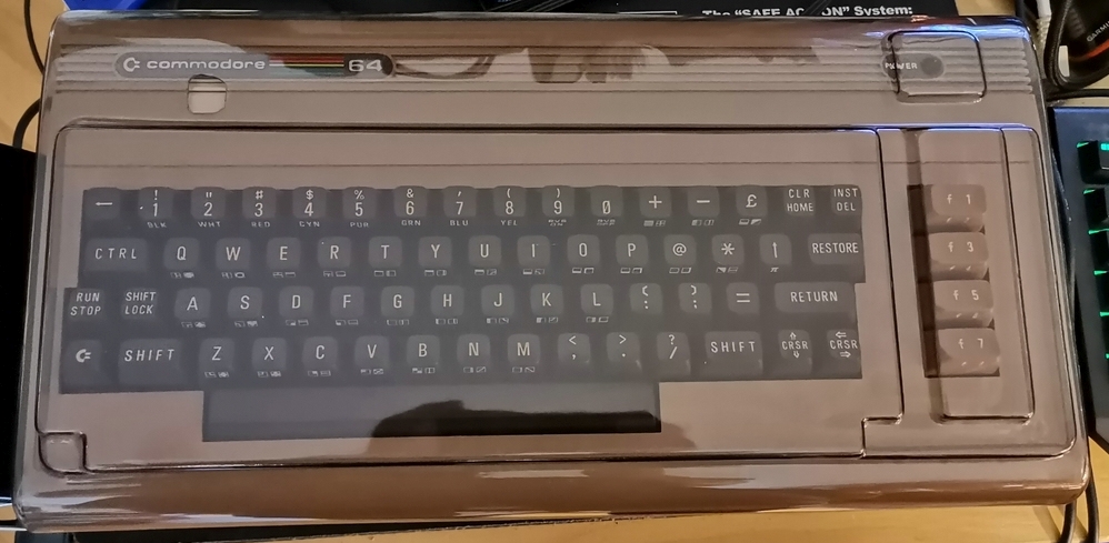 Andrés Commodore 64 - geschützt mit einer Tastaturabdeckung