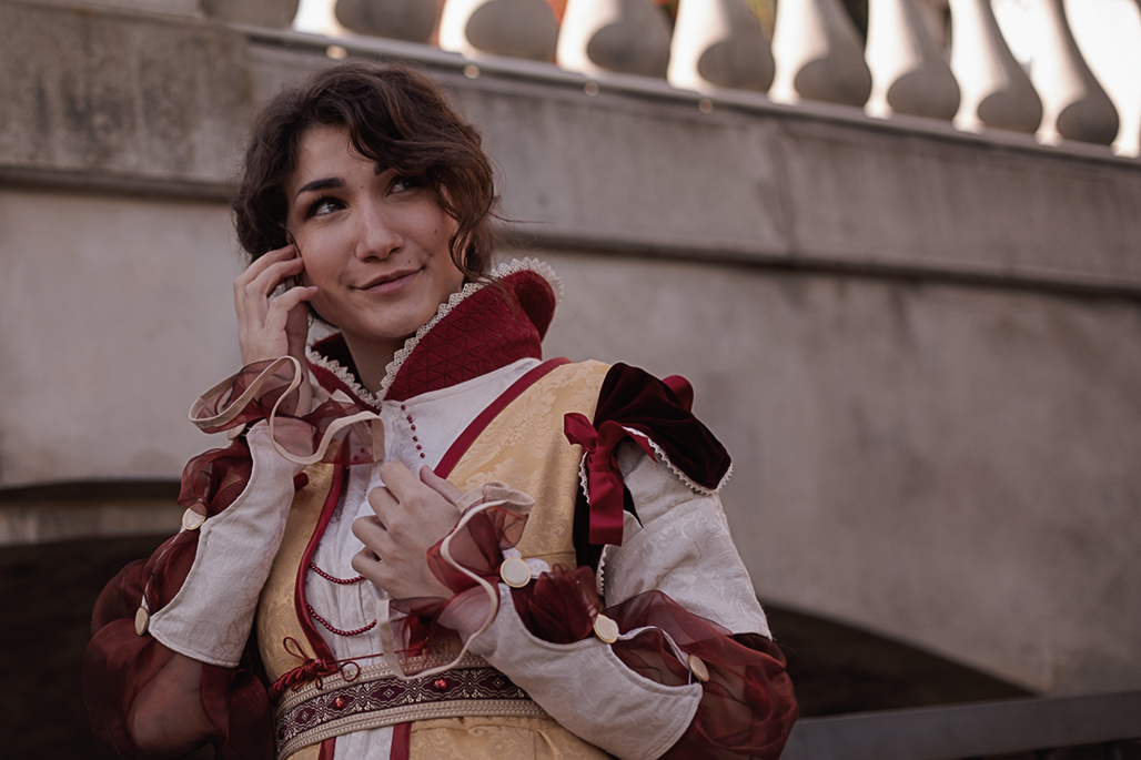 Cristina Vespucci aus dem Spiel Assassins Creed Brotherhood von Ubisoft. Model: Marianne, Instagram: @atelierlalicorne. Facebook: @AtelierLalicorne.