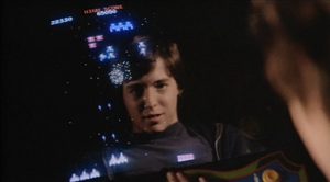 David Lightman spielt mit einem Galaga Automaten. (Bild: United Artists)