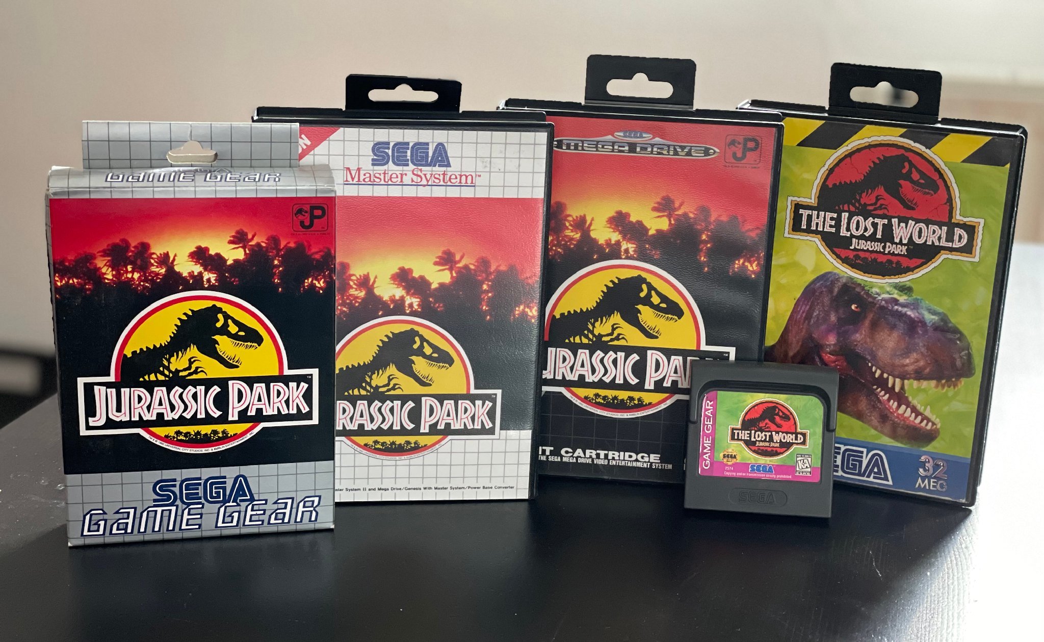Verschiedene Jurassic Park Verpackungen. (Bild: Steffen Anton)